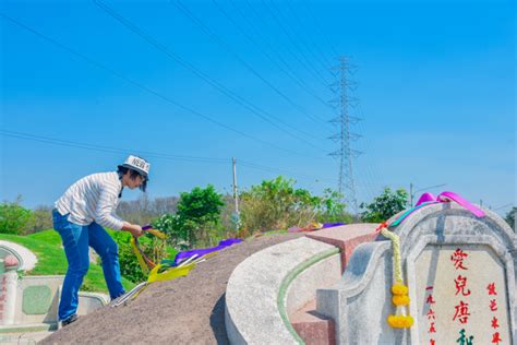 掃墓壓紙|清明掃墓「掛紙」不可忘！專家教4步驟：幫祖先趕走。